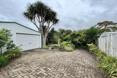 Photo of property in 2 Mirabell Place, Golflands, Auckland, 2013