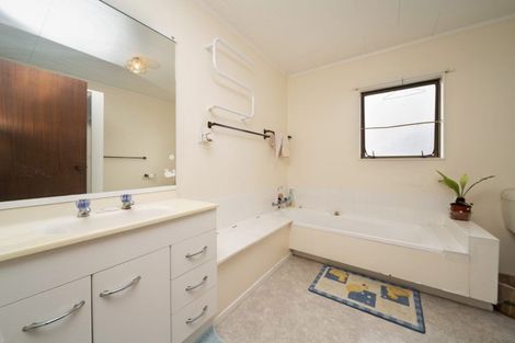 Photo of property in 3 Virginia Place, Whalers Gate, New Plymouth, 4310