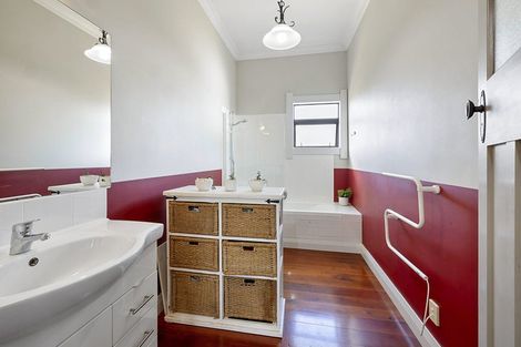 Photo of property in 376 Tukapa Street, Hurdon, New Plymouth, 4310