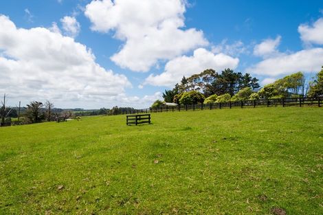 Photo of property in 12 Mildon Road, Waitakere, Auckland, 0782