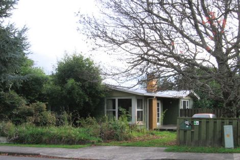Photo of property in 16 Walton Avenue, Waikanae, 5036