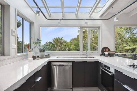 Photo of property in 8 Arapito Road, Titirangi, Auckland, 0604