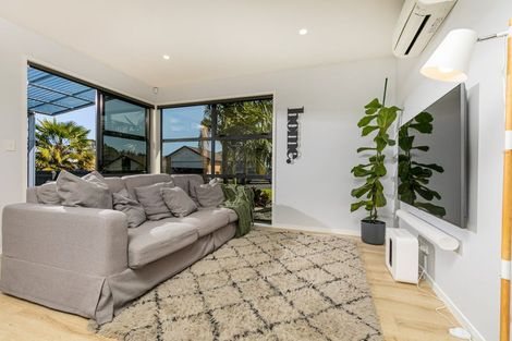 Photo of property in 4 Karika Place, Massey, Auckland, 0614