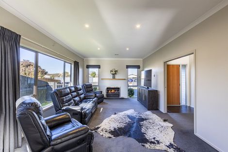 Photo of property in 3 Peppertree Glade, Kelvin Grove, Palmerston North, 4414