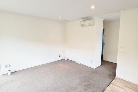 Photo of property in 9 James Nairn Grove, Riverstone Terraces, Upper Hutt, 5018