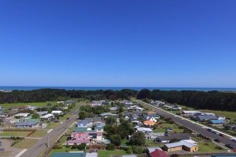 Photo of property in 21a Hennessy Street East, Foxton Beach, Foxton, 4815