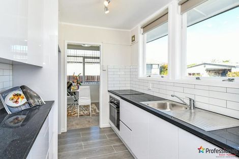 Photo of property in 1/2 Kent Road, Manurewa, Auckland, 2102