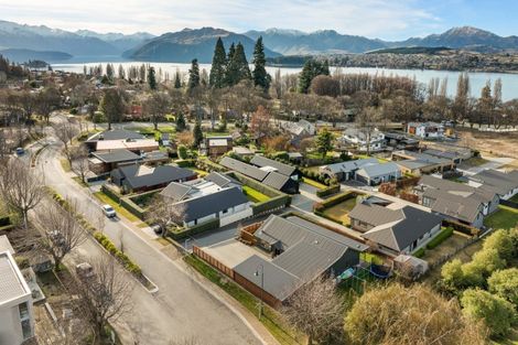 Photo of property in 2 Percy Lane, Wanaka, 9305