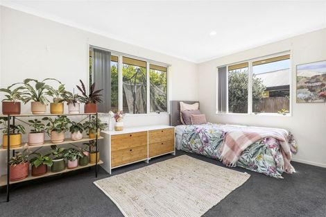 Photo of property in 64 Farnborough Drive, Grandview Heights, Hamilton, 3200