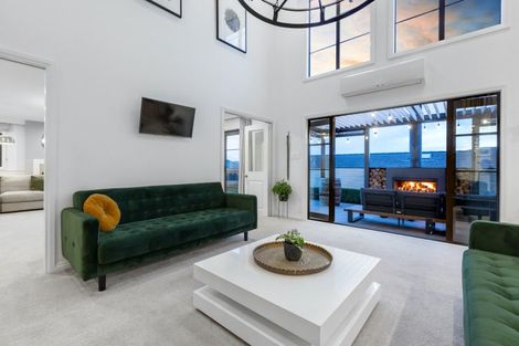 Photo of property in 88 Queen Charlotte Drive, Aotea, Porirua, 5024