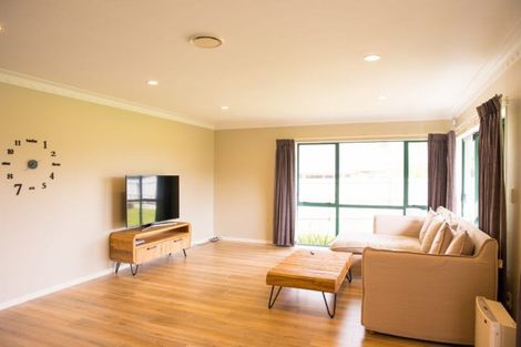 Photo of property in 11 Linicro Place, Wattle Downs, Auckland, 2103