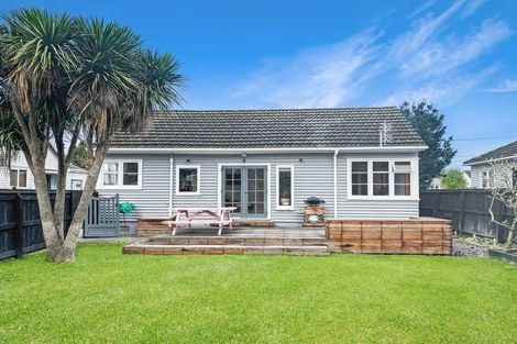 Photo of property in 16 Aldersley Street, Richmond, Christchurch, 8013