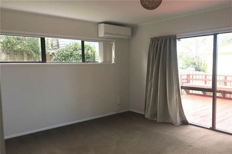 Photo of property in 1/31 Tetrarch Place, Totara Vale, Auckland, 0629