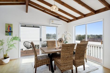 Photo of property in 28 Dallinghoe Crescent, Milford, Auckland, 0620