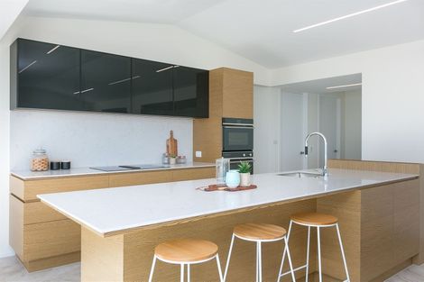 Photo of property in 16 Hine Street, New Plymouth, 4310