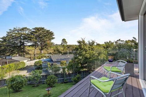 Photo of property in 127 Whangaparaoa Road, Red Beach, 0932