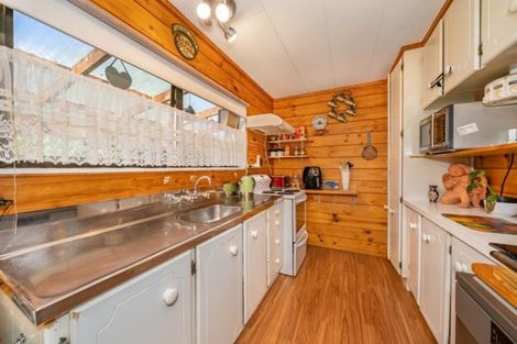 Photo of property in 6 Edmund Lomas Grove, Birchville, Upper Hutt, 5018