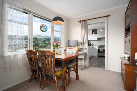 Photo of property in 6 Te Reinga View, Tawa, Wellington, 5028