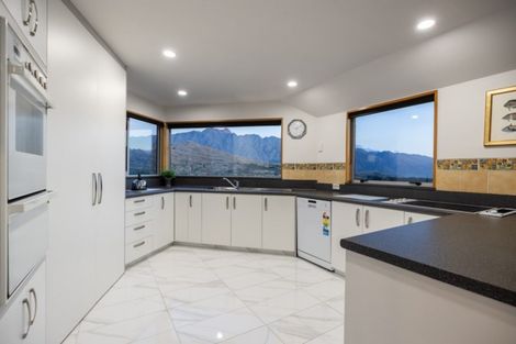 Photo of property in 10 Peregrine Place, Queenstown, 9300