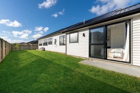 Photo of property in 6 Twin Parks Rise, Papakura, 2110