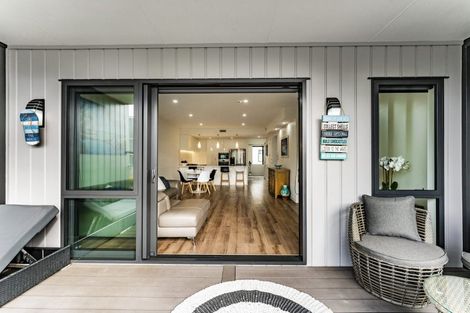 Photo of property in 72 Te Oneroa Way, Long Bay, Auckland, 0630