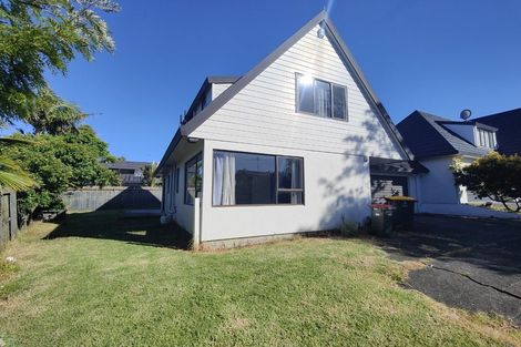 Photo of property in 1/5 Cambric Place, Botany Downs, Auckland, 2010