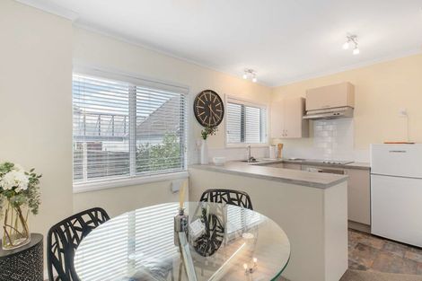 Photo of property in 11/72 Kitchener Road, Milford, Auckland, 0620