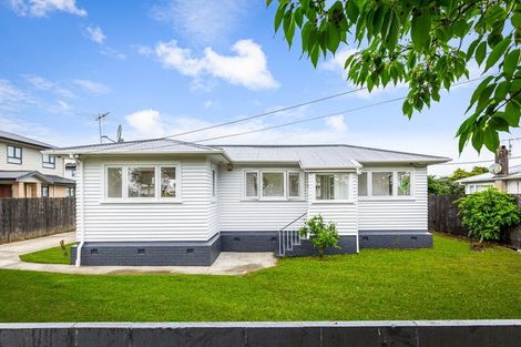 Photo of property in 61 Archibald Road, Kelston, Auckland, 0602