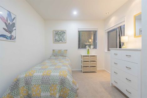 Photo of property in 13 Bintulu Place, Fairview Heights, Auckland, 0632