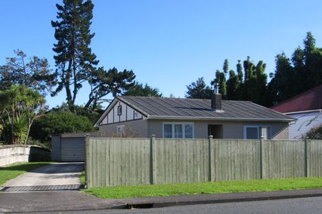 Photo of property in 92 Kaurilands Road, Titirangi, Auckland, 0604