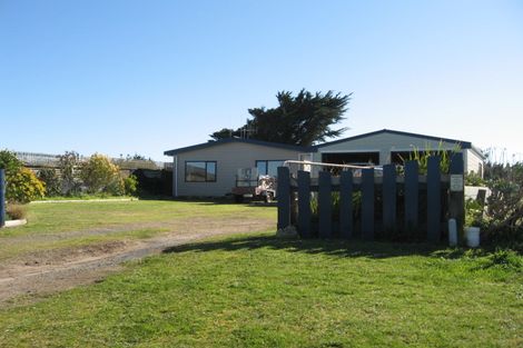 Photo of property in 19 Te Kiri Street, Himatangi Beach, Foxton, 4891