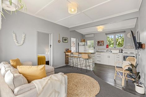 Photo of property in 49b Wallis Street, Raglan, 3225