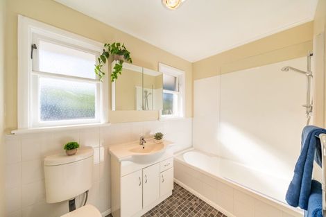 Photo of property in 10 Gillespies Road, Birchville, Upper Hutt, 5018