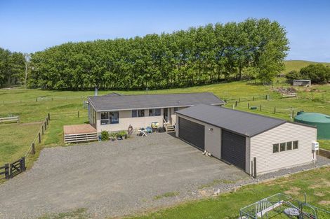 Photo of property in 47 Crosland Road, South Head, Helensville, 0874