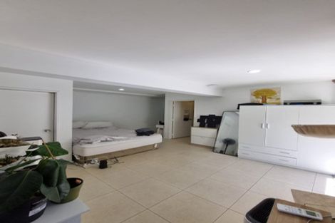 Photo of property in 15a Glen Vista Place, Bayview, Auckland, 0629