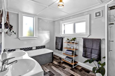 Photo of property in 37 Dixon Avenue, Hawera, 4610