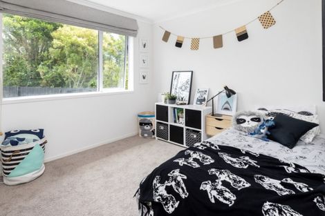 Photo of property in 70 Beach Road, Mellons Bay, Auckland, 2014