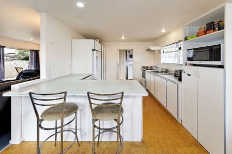 Photo of property in 6a Laura Street, Kelston, Auckland, 0602