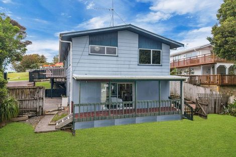 Photo of property in 14 Beauchamp Drive, Massey, Auckland, 0614