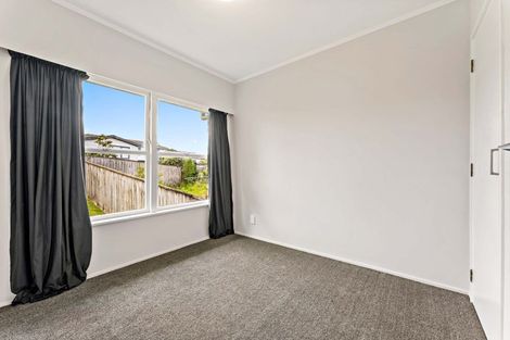 Photo of property in 1/6 Segedin Place, Glenfield, Auckland, 0629