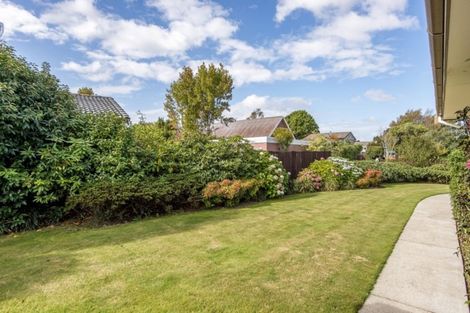 Photo of property in 5 Calbreath Place, Russley, Christchurch, 8042