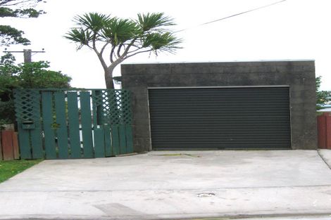 Photo of property in 7 Kinapori Terrace, Newlands, Wellington, 6037