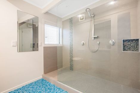 Photo of property in 4 Te Kura Road, Pukerua Bay, 5026