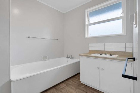 Photo of property in 5 Oturi Road, Waverley, 4510