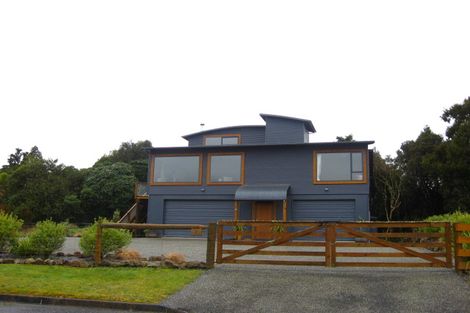 Photo of property in 17 Brownlee Drive, Moana, 7872