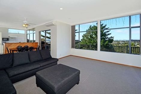 Photo of property in 51 Sunset Road, Totara Vale, Auckland, 0632
