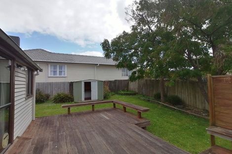 Photo of property in 1/90 Target Road, Totara Vale, Auckland, 0629