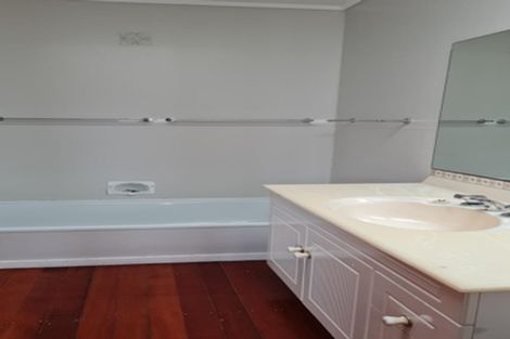 Photo of property in 89 Gossamer Drive, Pakuranga Heights, Auckland, 2010