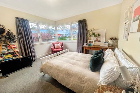 Photo of property in 137 Saint Andrews Square, Strowan, Christchurch, 8052