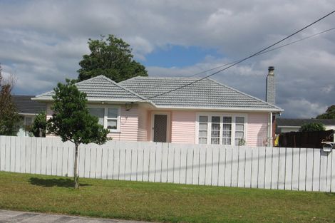 Photo of property in 12 Albert Road, Kelston, Auckland, 0602